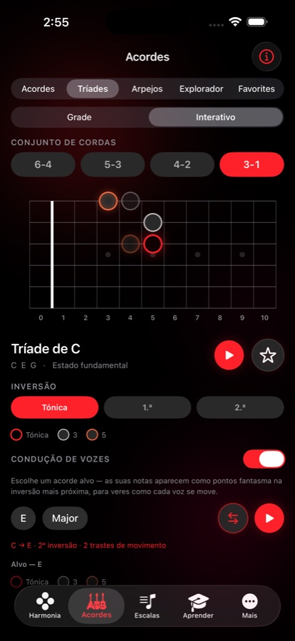 Aba Tríades no modo interativo mostrando uma tríade de Dó no conjunto de cordas 3-1 com pontos fantasma de condução de vozes para o acorde alvo Mi